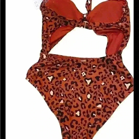 Hollister women’s bathing suit with cutout and straps NWT - Picture 2 of 2